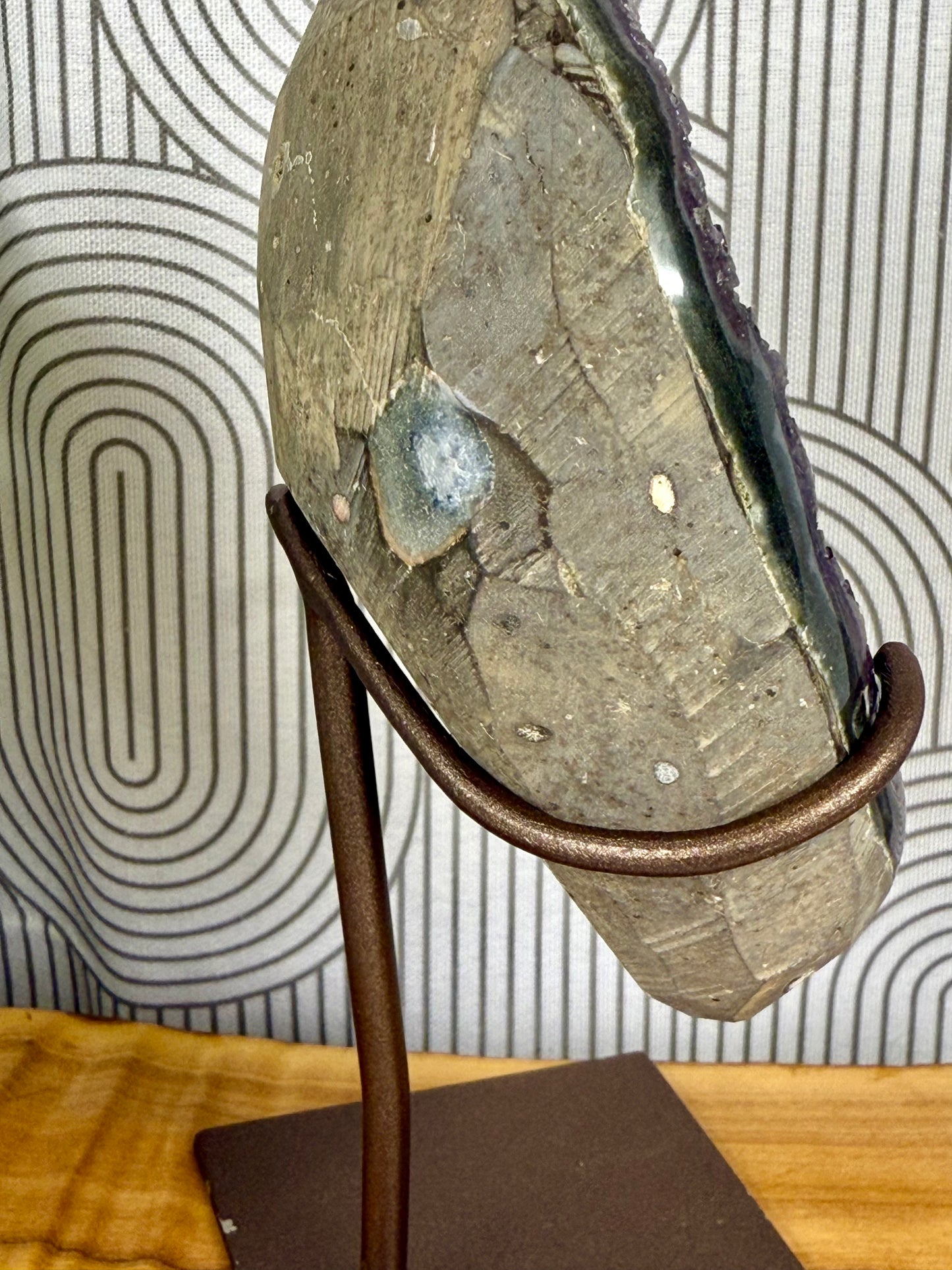 deep purple amethyst with stand 55b