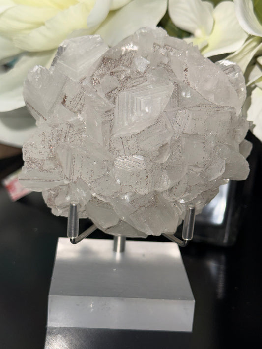 benz calcite on green fluorite flower formation