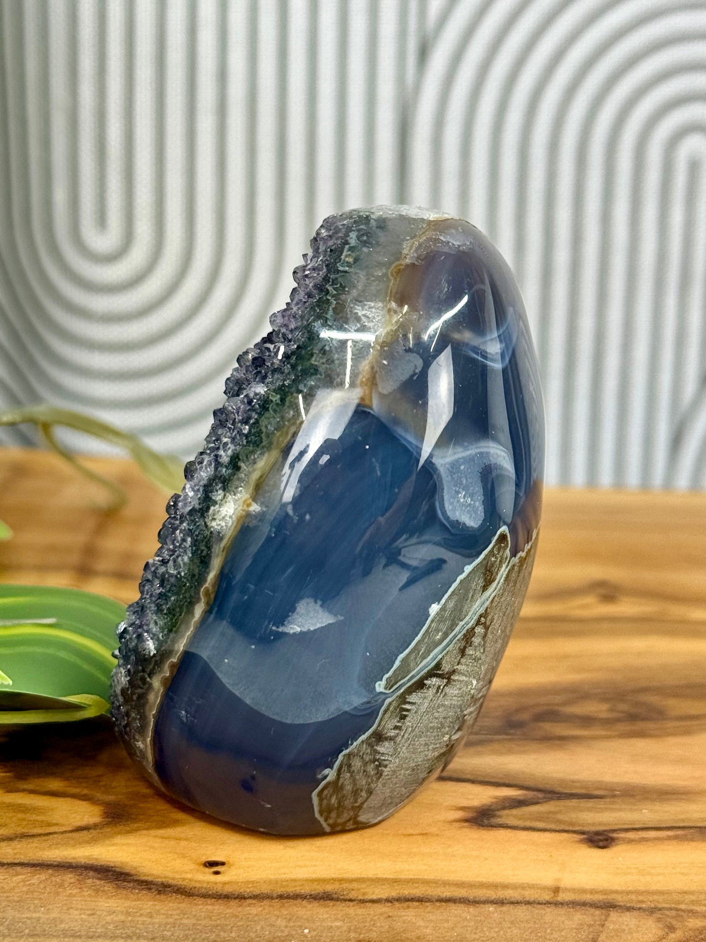 druzy agate cutbase with amethyst 17