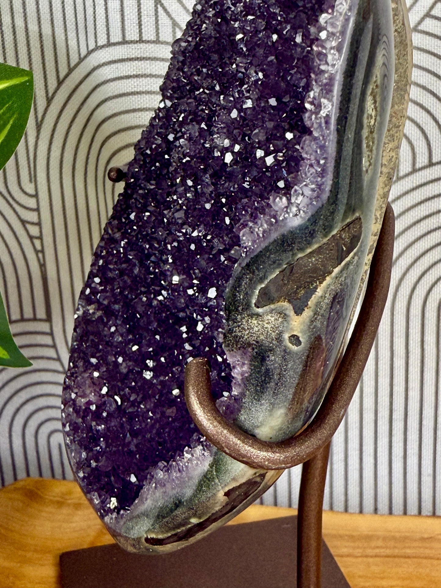 deep purple amethyst with stand 55b