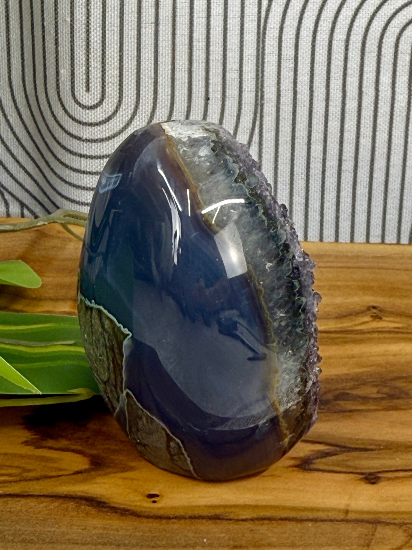 druzy agate cutbase with amethyst 17