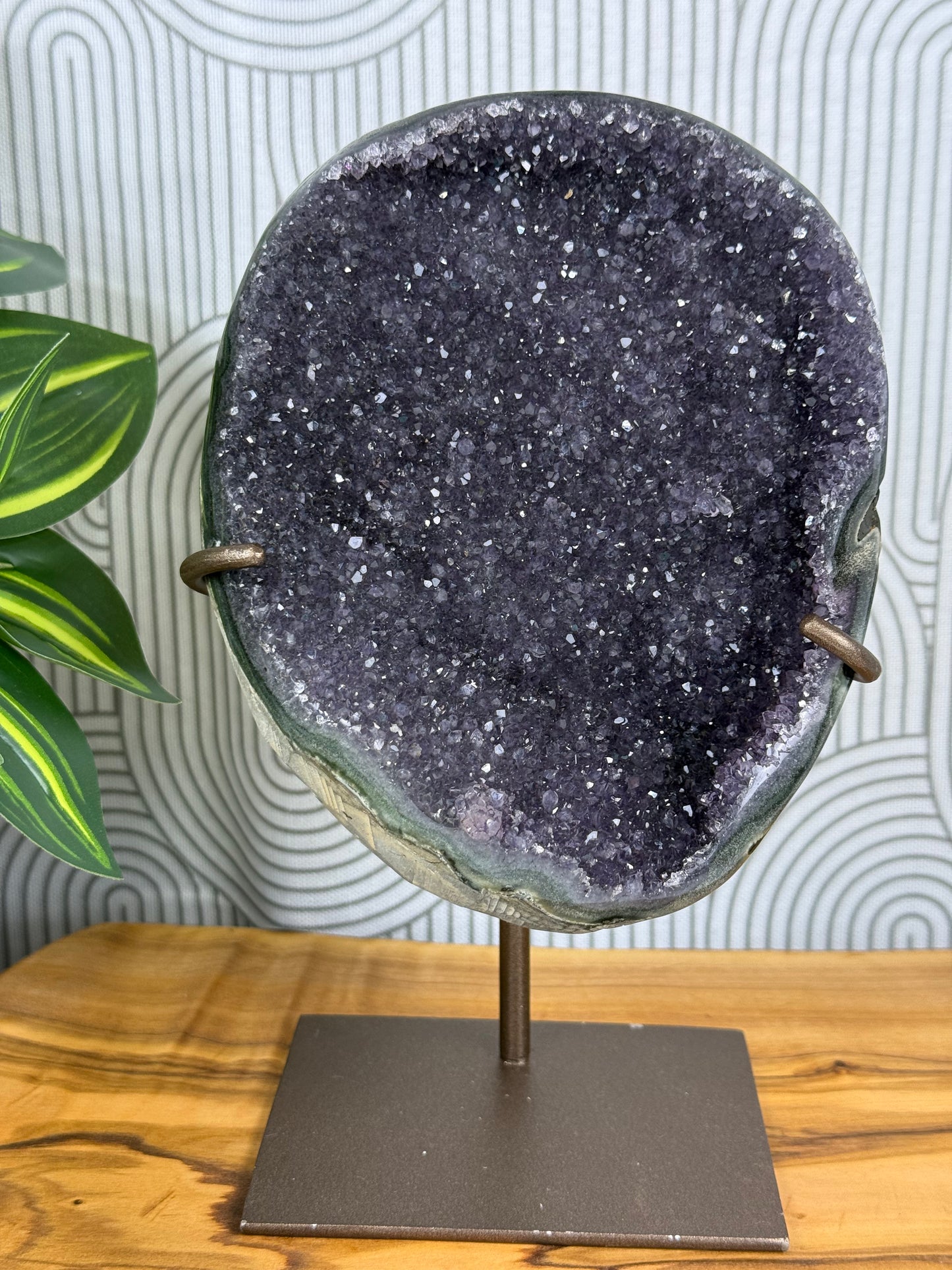 deep purple amethyst with stand 55b